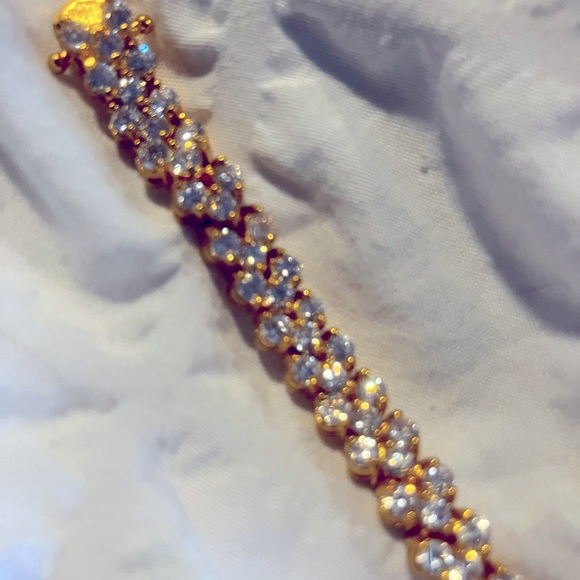 Heart shapes tennis bracelet in gold and Swarovski crystals - Picture 1 of 2